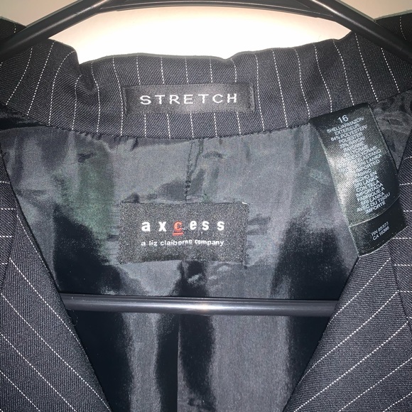 Axcess ‘a Liz Claiborne company’pin stripped shirt - Picture 4 of 6